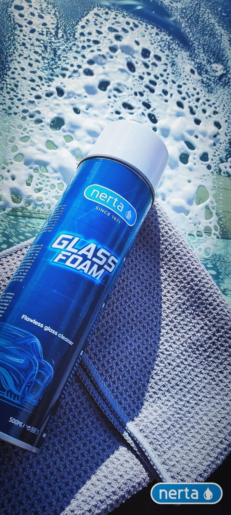 Nerta Glass Foam aerosol on a microfibre cloth